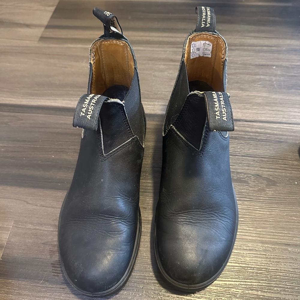 Gently used black blundstones EU 5.5 / US 8.5 women’s